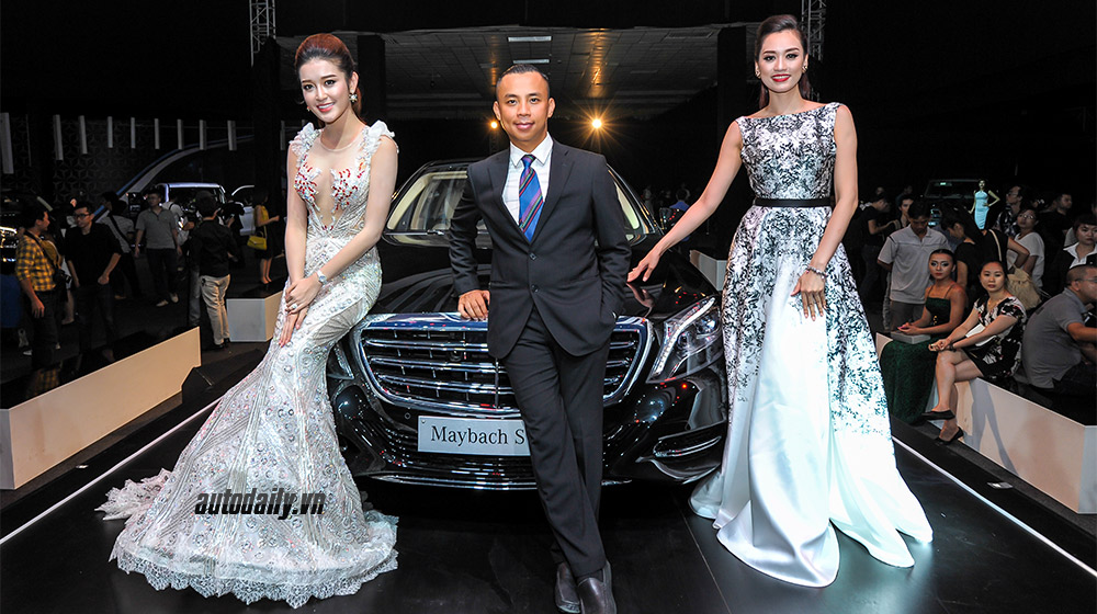 Á hậu Huyền My gợi cảm bên dàn xe “Mẹc” tiền tỷ Huyền My tại Mercedes Fashion Week (16).jpg