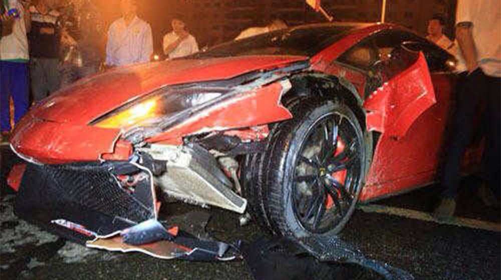 Say rượu, vượt đèn đỏ, đại gia Trung Quốc phá nát Lamborghini hàng hiếm lamborghini-gallardo-crash2.jpg