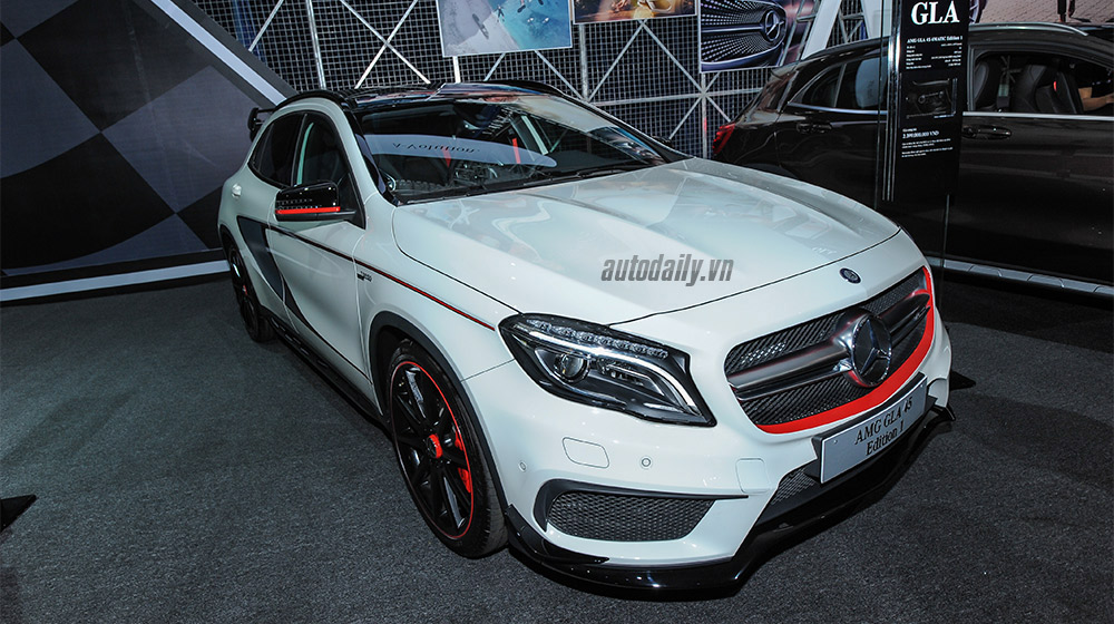 Mercedes giới thiệu bộ 3 xe hiệu suất cao AMG tại Hà Nội Mercedes-Benz AMG (10).jpg