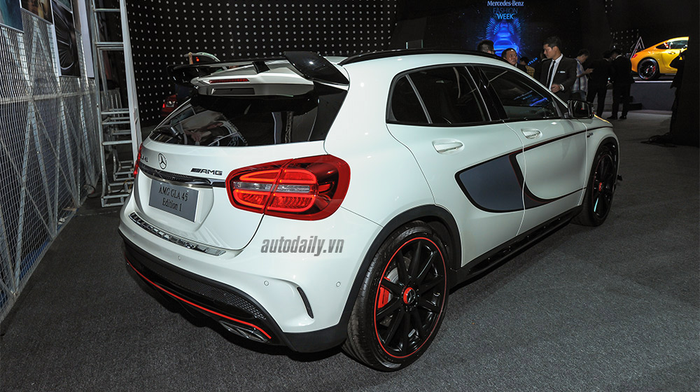 Mercedes giới thiệu bộ 3 xe hiệu suất cao AMG tại Hà Nội Mercedes-Benz AMG (11).jpg