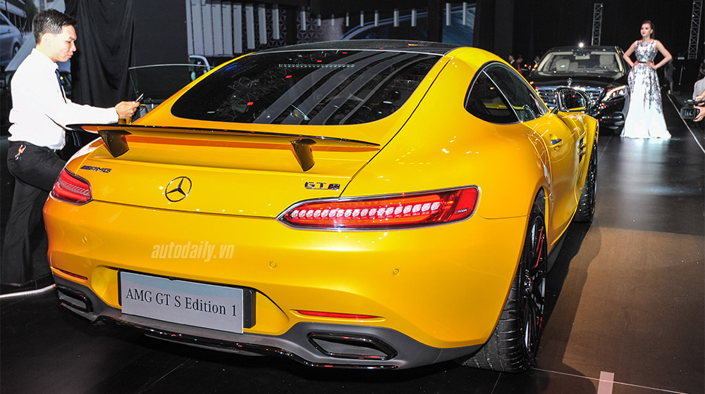 Mercedes giới thiệu bộ 3 xe hiệu suất cao AMG tại Hà Nội Mercedes-Benz AMG (5).jpg