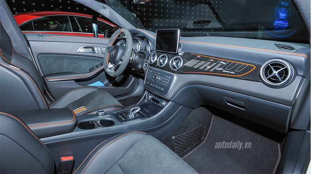 Mercedes giới thiệu bộ 3 xe hiệu suất cao AMG tại Hà Nội Mercedes-Benz AMG (7).jpg