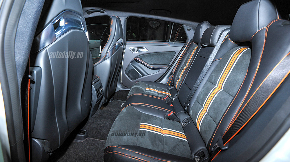 Mercedes giới thiệu bộ 3 xe hiệu suất cao AMG tại Hà Nội Mercedes-Benz AMG (9).jpg