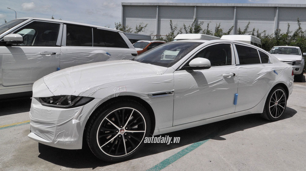 Ảnh chi tiết Jaguar XE 2015 vừa cập cảng Việt Nam jaguar-xe-2015 (3).jpg