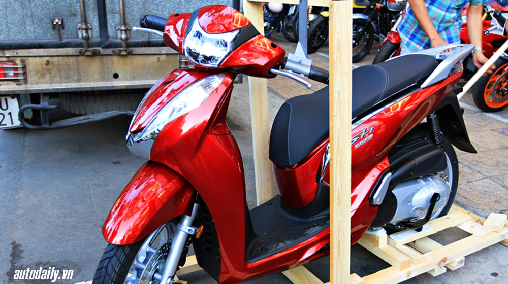 Người Việt mua SH giá ngang ôtô: Sĩ diện hay thực dụng? sh300i 2016 (1).JPG