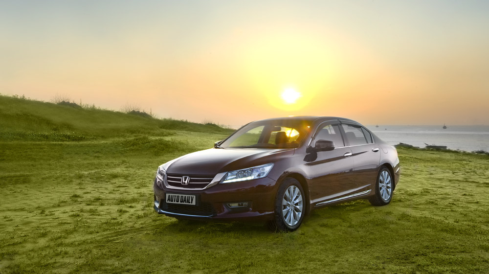Honda Accord 2015 – Đi tìm sự khác biệt HondaAccord2015_02.jpg