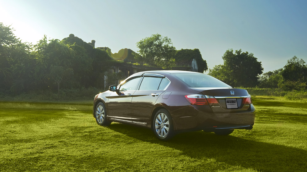 Ảnh chi tiết ngoại thất Honda Accord 2015 HondaAccord2015_03.jpg