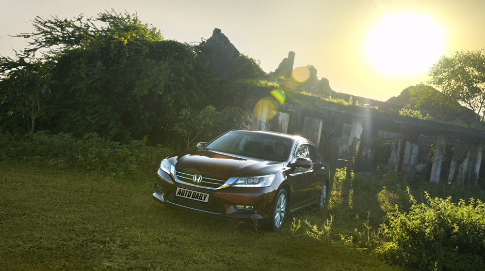 Ảnh chi tiết ngoại thất Honda Accord 2015 HondaAccord2015_04.jpg