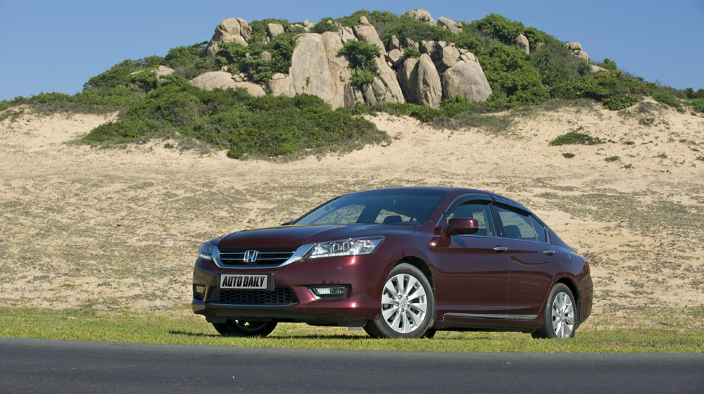 Honda Accord 2015 – Đi tìm sự khác biệt HondaAccord2015_06.jpg