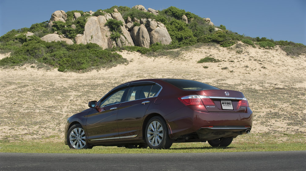 Ảnh chi tiết ngoại thất Honda Accord 2015 HondaAccord2015_08-1.jpg