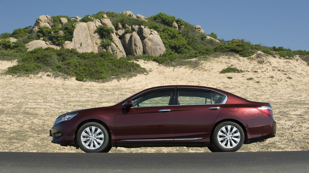 Ảnh chi tiết ngoại thất Honda Accord 2015 HondaAccord2015_09-1.jpg