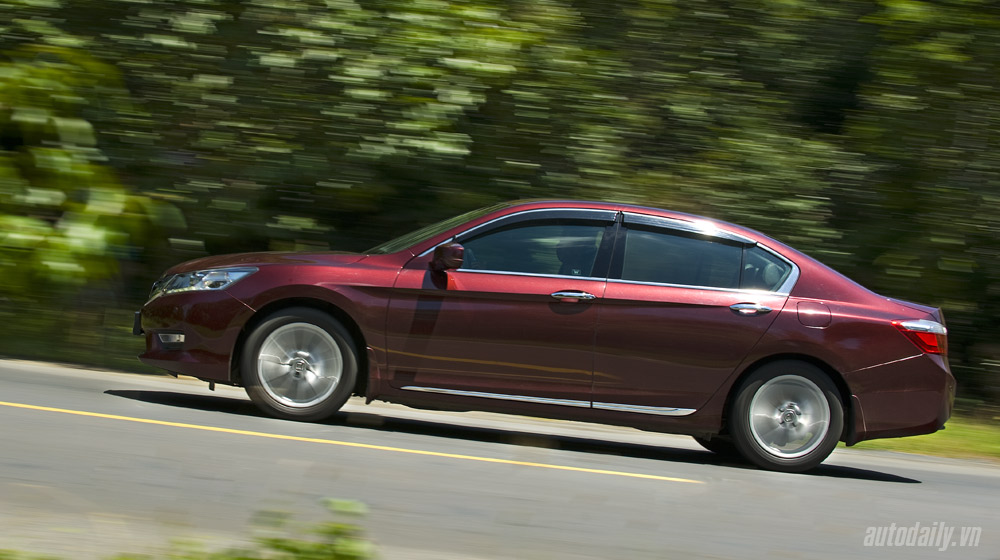 Ảnh vận hành Honda Accord 2015 HondaAccord2015_18-1.jpg