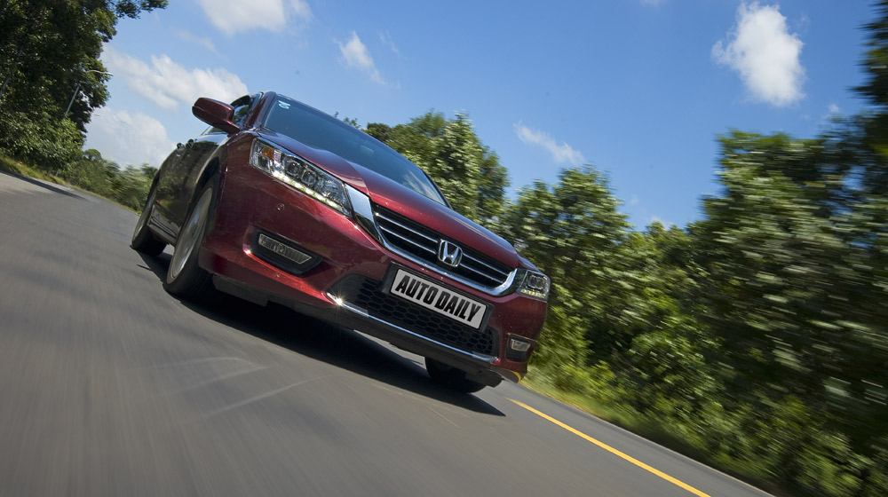 Ảnh vận hành Honda Accord 2015 HondaAccord2015_19-1.jpg