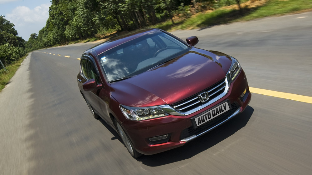 Ảnh vận hành Honda Accord 2015 HondaAccord2015_20-1.jpg