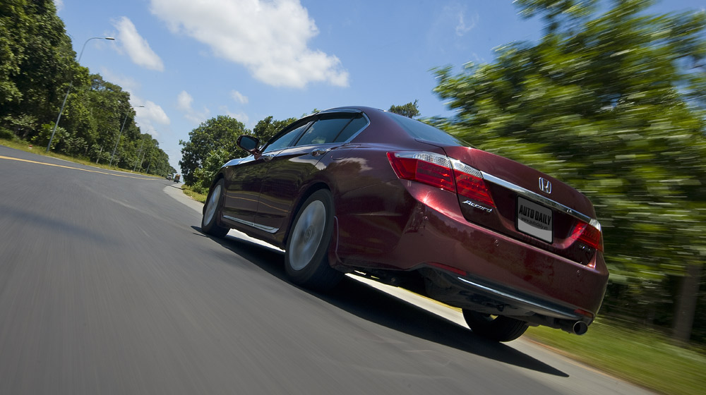 Honda Accord 2015 – Đi tìm sự khác biệt HondaAccord2015_22.jpg