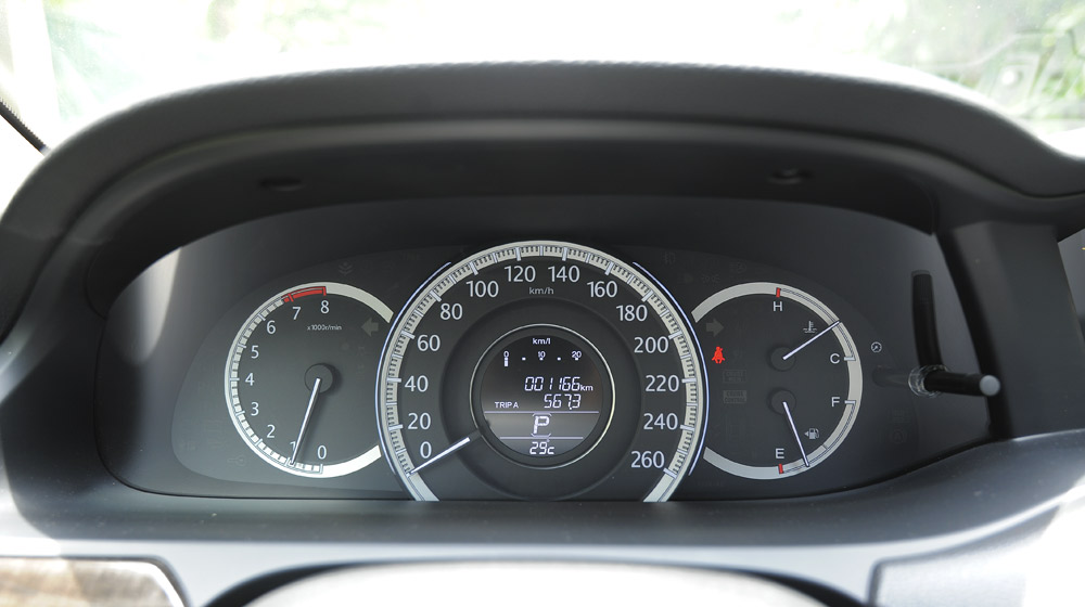 Ảnh chi tiết nội thất Honda Accord 2015 HondaAccord2015_40.jpg