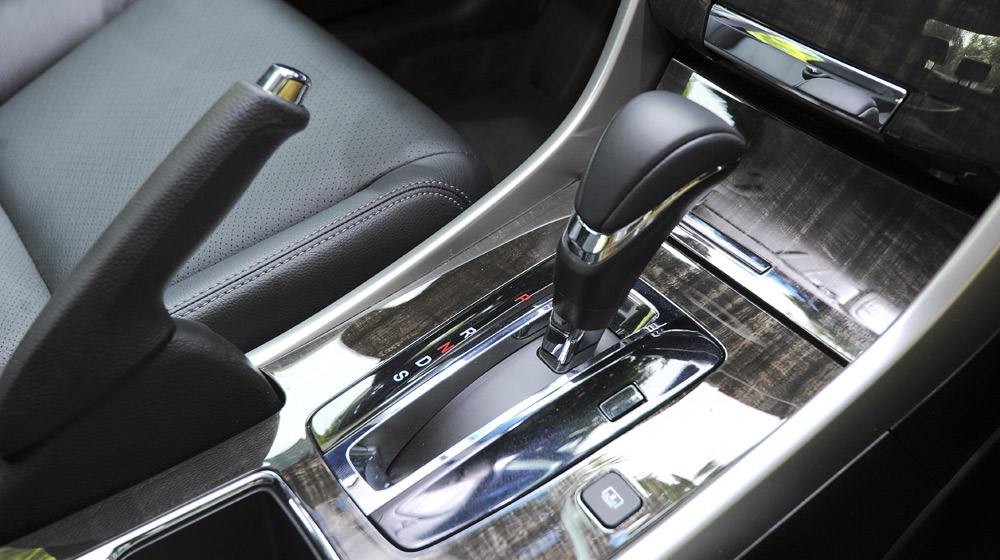 Ảnh chi tiết nội thất Honda Accord 2015 HondaAccord2015_43.jpg