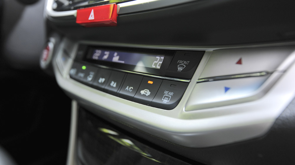 Ảnh chi tiết nội thất Honda Accord 2015 HondaAccord2015_45.jpg
