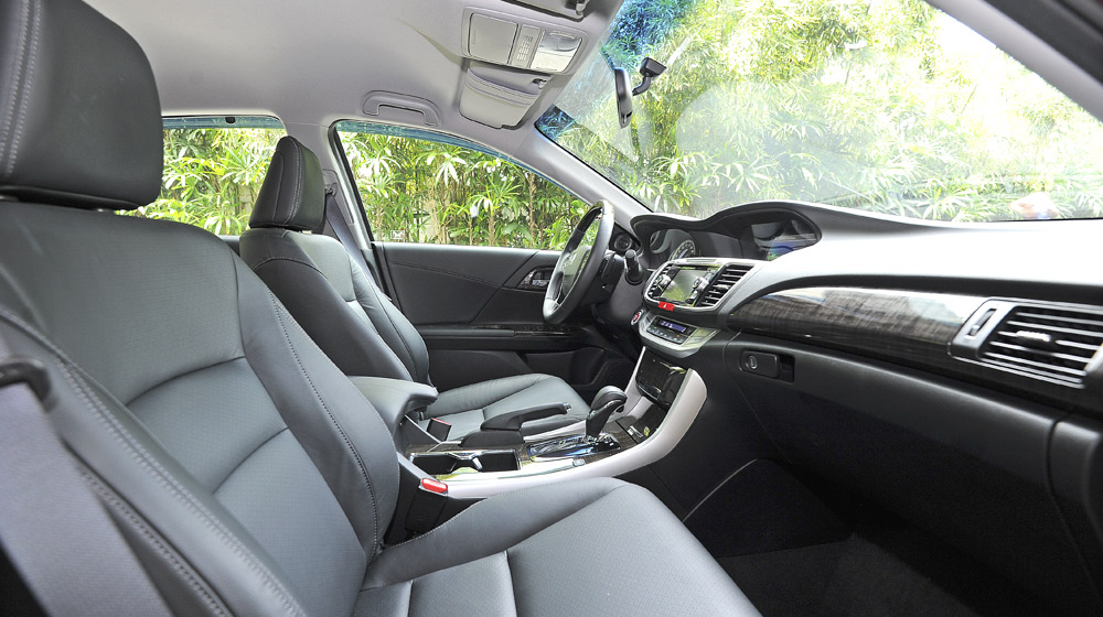 Ảnh chi tiết nội thất Honda Accord 2015 HondaAccord2015_48.jpg