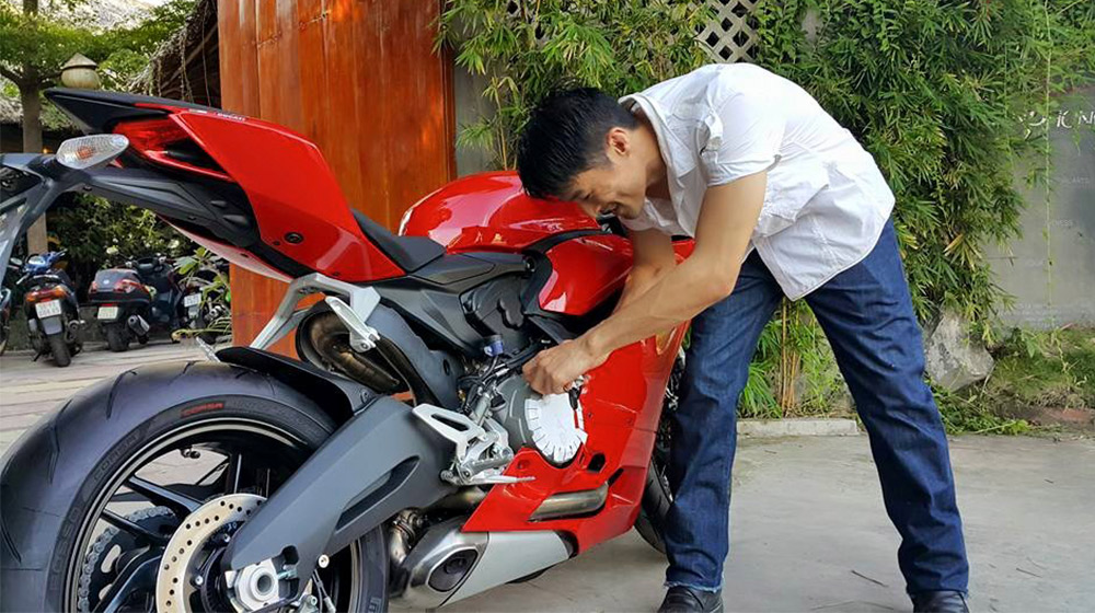 Johnny Trí Nguyễn tậu môtô khủng giá 577 triệu johnny trí nguyễn (2).jpg