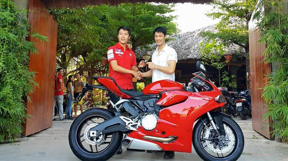 Johnny Trí Nguyễn tậu môtô khủng giá 577 triệu johnny tri.jpg