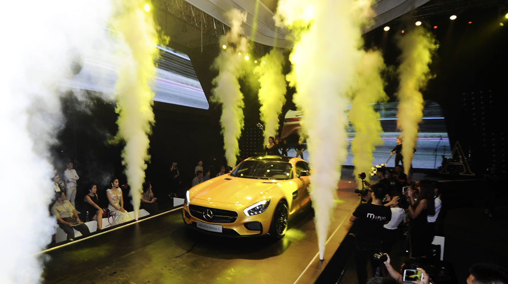 Mãn nhãn với màn trình diễn trên sàn catwalk của dàn xe “Mẹc” mercedes-fashion-week-2015 (11).jpg