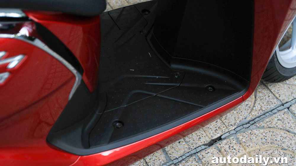 Ngắm chi tiết Honda SH300i 2015 đầu tiên tại Việt Nam sh300i-2016-(13).jpg