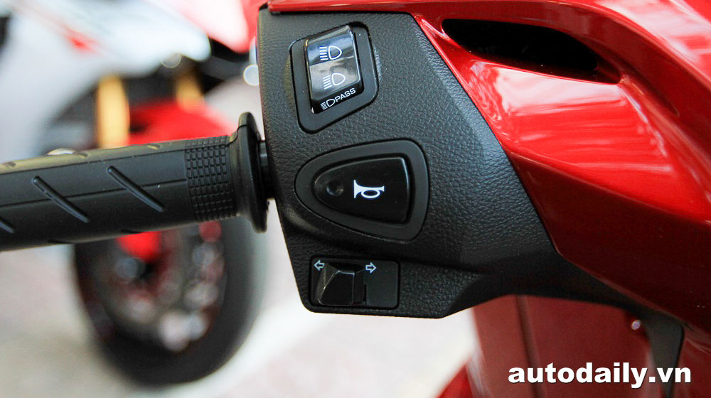 Ngắm chi tiết Honda SH300i 2015 đầu tiên tại Việt Nam sh300i-2016-(16).jpg