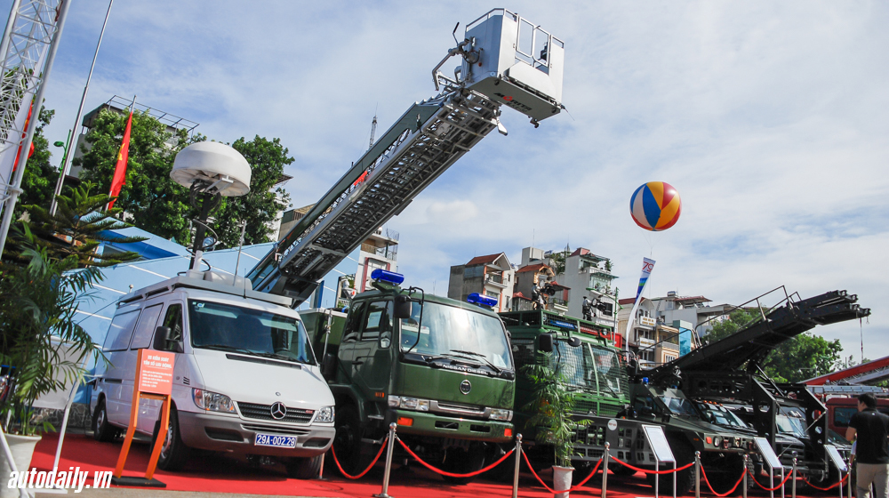 Chiêm ngưỡng dàn xe đặc chủng tại Hà Nội Xe_dac_chung (1).jpg