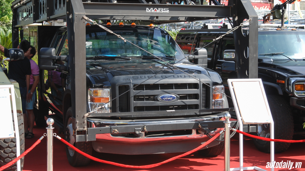 Chiêm ngưỡng dàn xe đặc chủng tại Hà Nội Xe_dac_chung (4).jpg