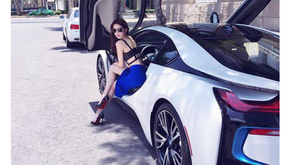 Thực hư chuyện Ngọc Trinh tậu bộ đôi siêu xe 