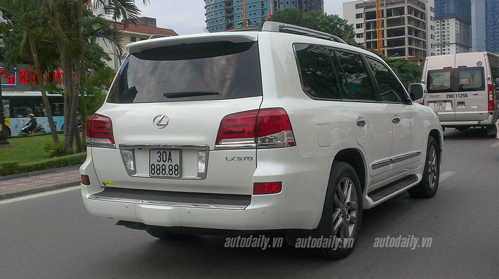 Chạm mặt Lexus LX570 mang biển “ngũ quý 8” tại Hà Nội Lexus LX570 (2).jpg