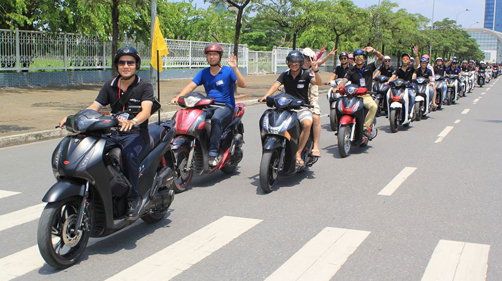 Người Việt mua SH giá ngang ôtô: Sĩ diện hay thực dụng? vietnam-sh-club (5).jpg