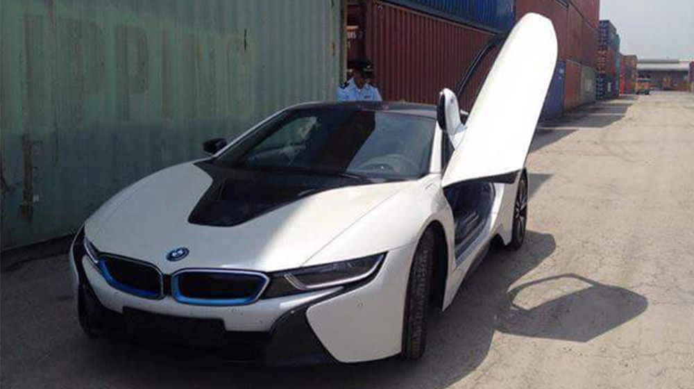 Ảnh chi tiết BMW i8 đầu tiên tại miền Bắc BMW i8  (4).jpg