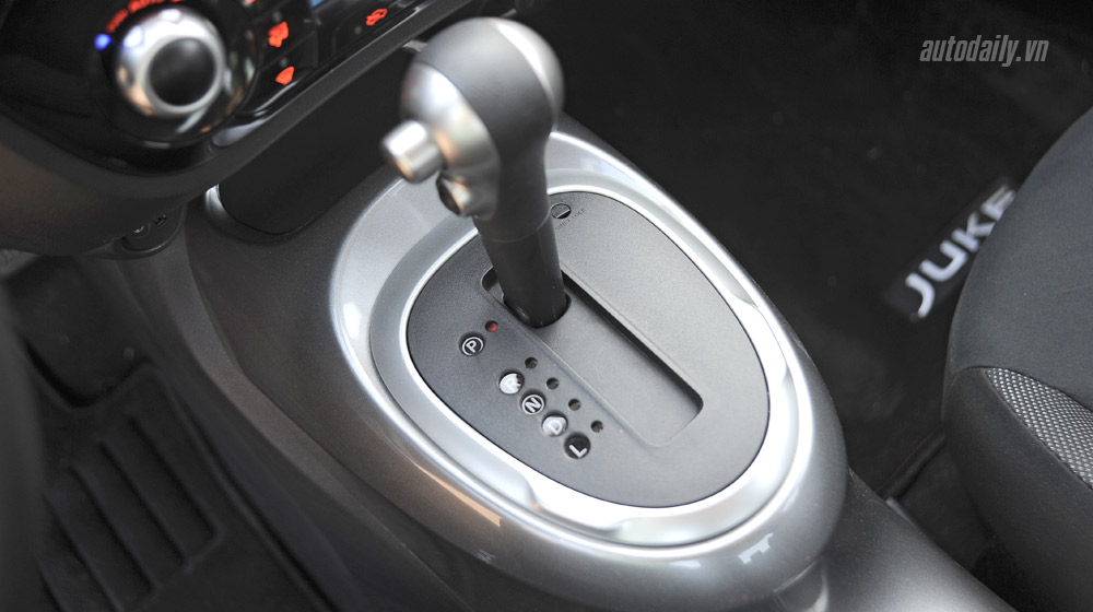 Ảnh chi tiết nội thất Nissan Juke 2015 _DSC5330-copy-1.jpg