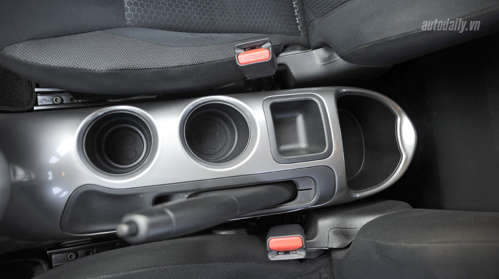 Ảnh chi tiết nội thất Nissan Juke 2015 _DSC5336-copy.jpg