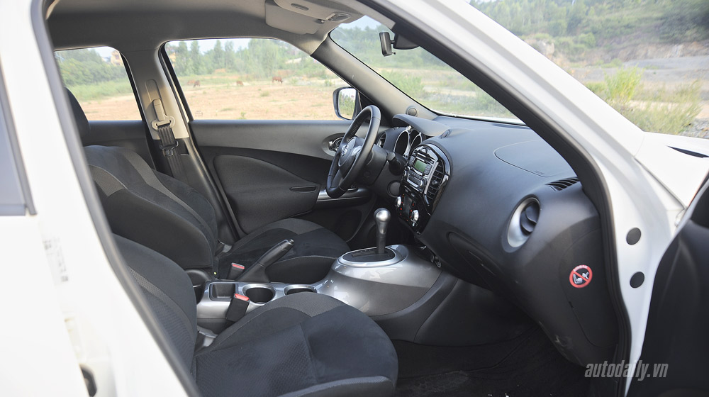 Ảnh chi tiết nội thất Nissan Juke 2015 _DSC5340-copy-1.jpg