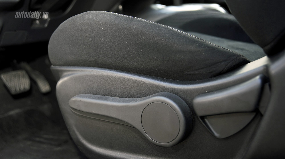 Ảnh chi tiết nội thất Nissan Juke 2015 _DSC5354-copy.jpg