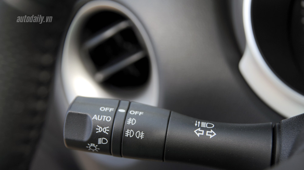 Ảnh chi tiết nội thất Nissan Juke 2015 _DSC5356-copy.jpg