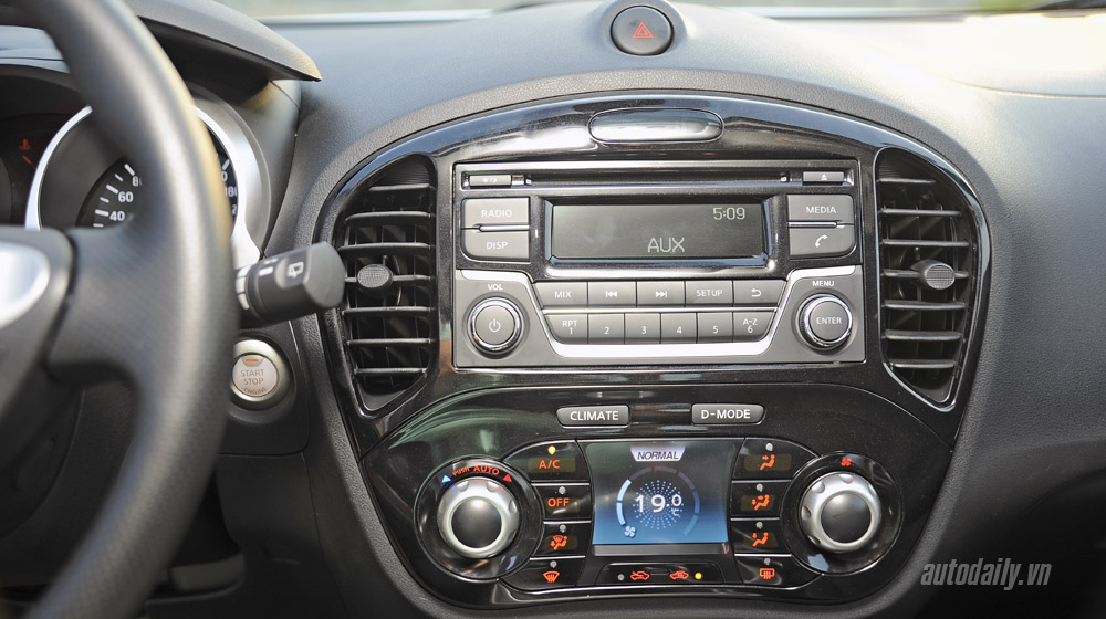 Ảnh chi tiết nội thất Nissan Juke 2015 _DSC5361-copy.jpg