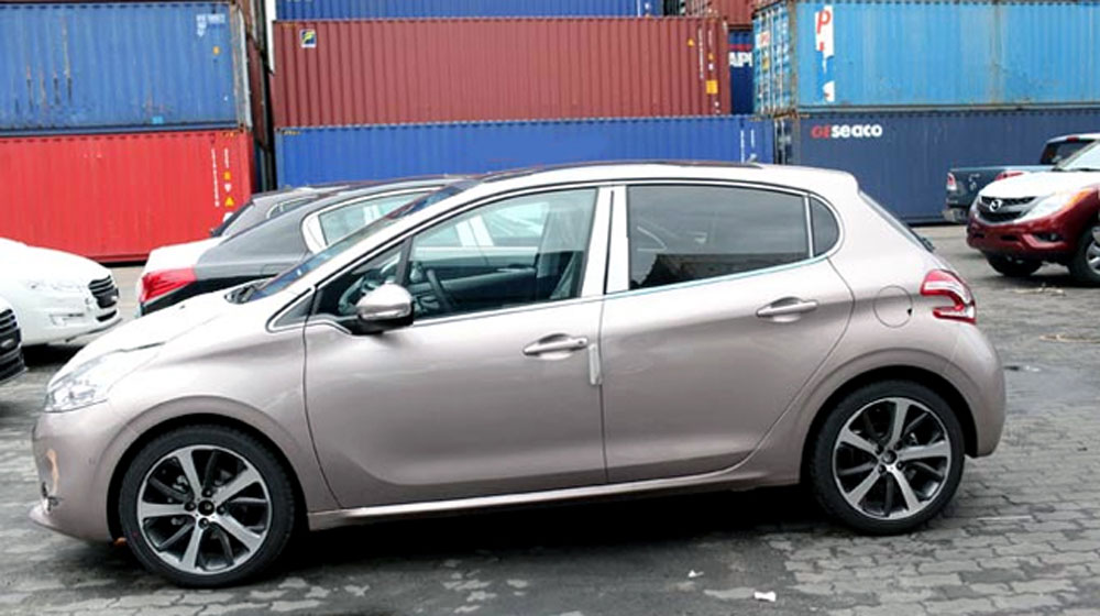 Ôtô nhập 400 triệu đổ về Việt Nam: Găm tiền chờ mua xe-nho (2).jpg