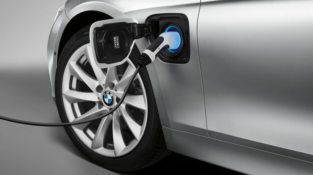 Xuất hiện xe BMW chỉ tiêu thụ 1,9 lít/100km bmw-330-e-plug-in-hybrid (1).jpg
