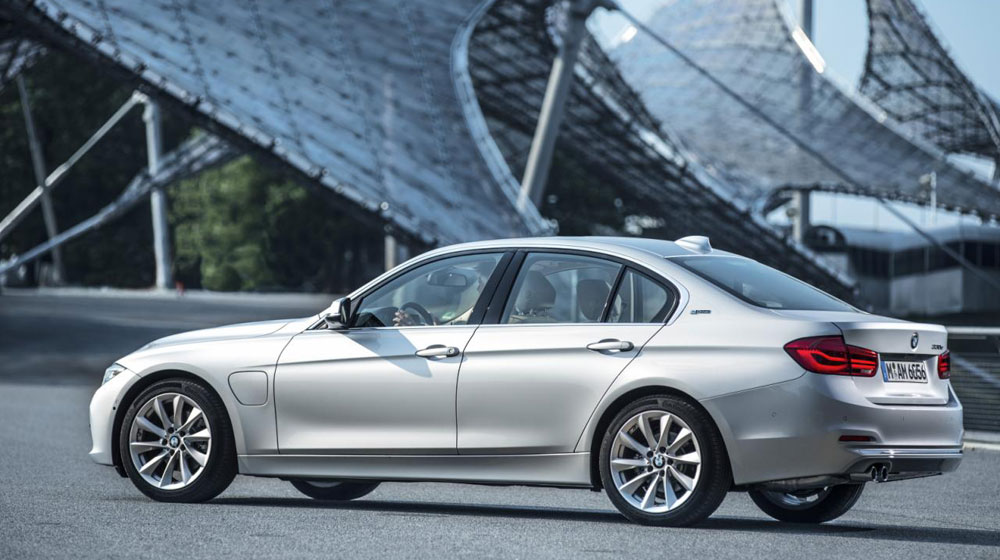 Xuất hiện xe BMW chỉ tiêu thụ 1,9 lít/100km bmw-330-e-plug-in-hybrid (3).jpg