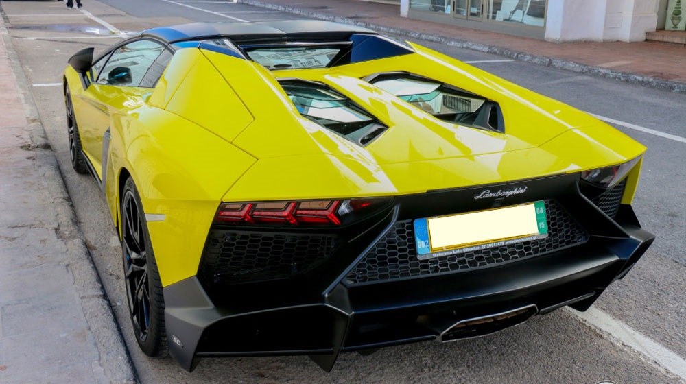 Video: Lamborghini Aventador bản kỷ niệm 50 cháy rụi trên đường Lamborghini Aventador LP720-4 Roadster 50 Anniversario (1).jpg