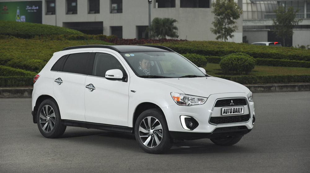 Chọn Mitsubishi Outlander Sport hay Hyundai Tucson? Outlander_vs_Tucson_2016 (10).jpg