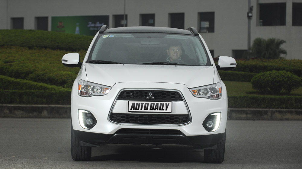 Chọn Mitsubishi Outlander Sport hay Hyundai Tucson? Outlander_vs_Tucson_2016 (11).jpg