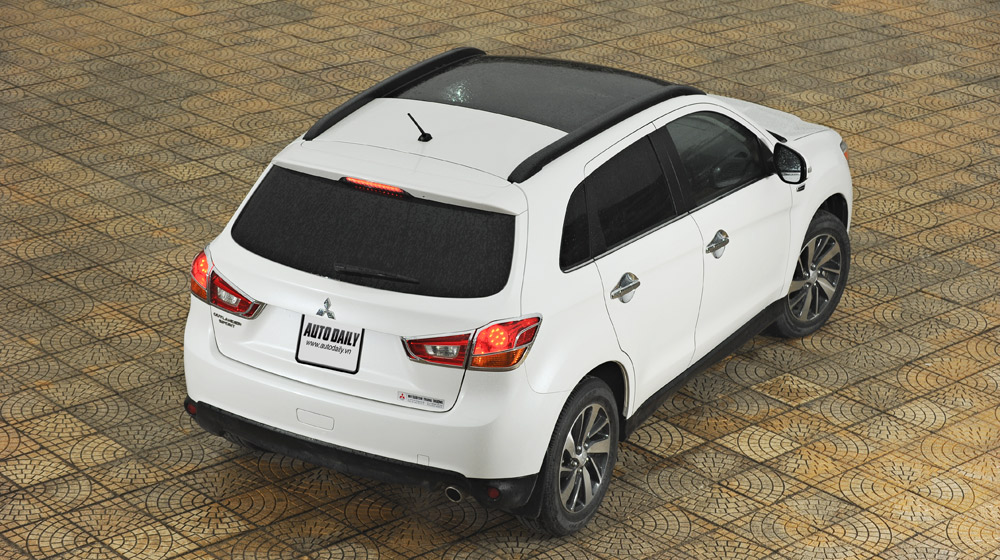 Chọn Mitsubishi Outlander Sport hay Hyundai Tucson? Outlander_vs_Tucson_2016 (12).jpg