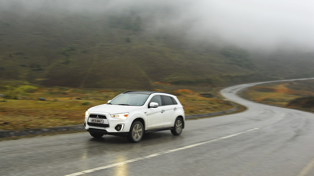 Chọn Mitsubishi Outlander Sport hay Hyundai Tucson? Outlander_vs_Tucson_2016 (15).jpg