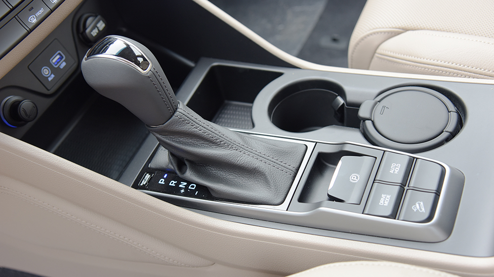 Chọn Mitsubishi Outlander Sport hay Hyundai Tucson? Outlander_vs_Tucson_2016 (7).JPG