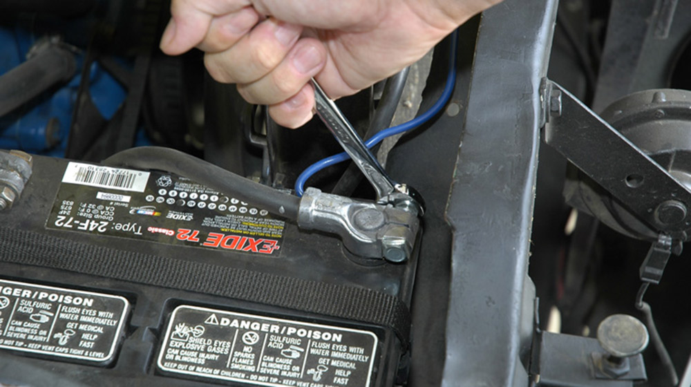 “Đo” tuổi thọ của các bộ phận trên ôtô bao-duong-ac-quy-xe-yeu_2545.jpg